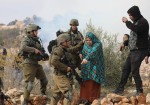 الاحتلال يعتدي على المواطنين في قرية السنداس