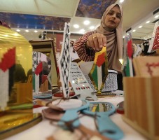 بازار نسوي لمنتجات النساء في غزة