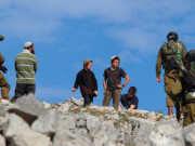 مستوطنون يعتدون على طفل ووالدته في بورينجنوب مدينة نابلس