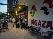 أضواء شارع الرشيد.. قشرة "رفاهية" فوق جرحٍ غائر