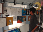 بريشةٍ من أمل يعيد "عبيدة" بناء غزة التي أحب