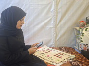 بإبرةٍ وخيط تحرس "آلاء "بيتاً من صور