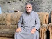 ثمانيني أخذت الحرب أبناءه.. فصار أبًا لـ21 حفيدًا