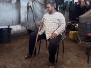 فايز الجدي.. فقد ابنه وأصيب الآخر خلال البحث عن لقمة العيش