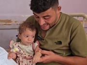 آمنة مهددة بالخطر.. والدها يناشد بتسريع سفرها للعلاج خارج غزة