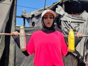 بعد فقدان ناديها.. إيمان تواصل ممارسة الرياضة من خيمتها