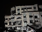 تحت أسقفٍ متصدّعة.. عائلاتٌ تلتحف "خوفها" وتنتظر الصباح