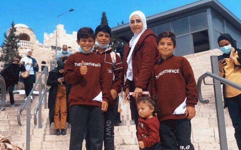 صابرين التايه مع أطفالها